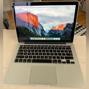 Barely used: MacBook Pro Retina 2015 13-inch 8GB